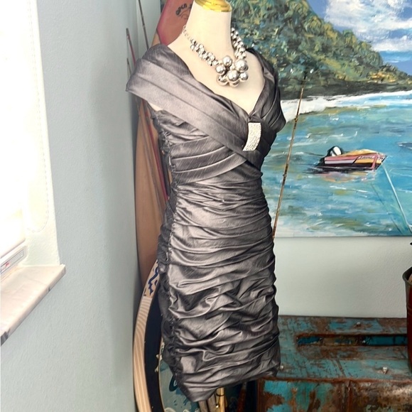 Jackie Jon,NY,Shimmering Silver, Instantly Slimming,Ruched Cocktail Dress,Size 4 - Picture 6 of 11